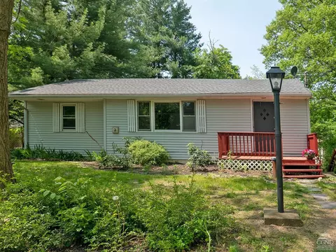 25 Helen Rd, Elizaville, NY 12523