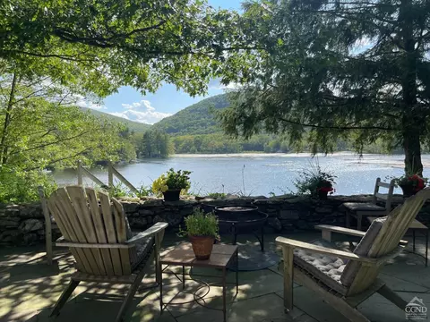 43 Lake Shore Dr, Pine Plains, NY 12567