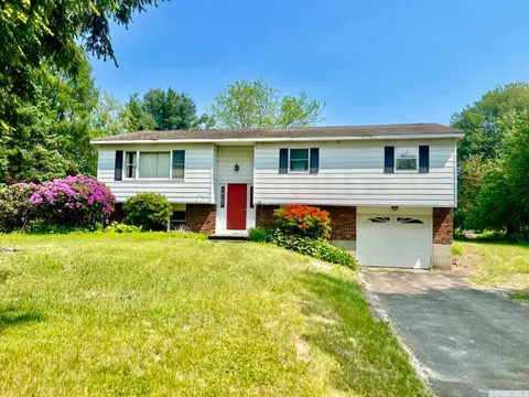 38 Kinder Dr, Kinderhook, NY 12106