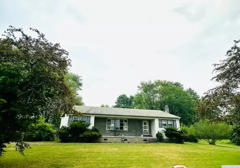 44 Stacey Rd, Coxsackie, NY 12051