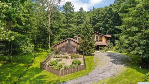 85 Henich Ln, Hillsdale, NY 12529