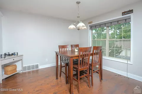 40 Kendall Dr, Bethlehem, NY 12054 photo 5