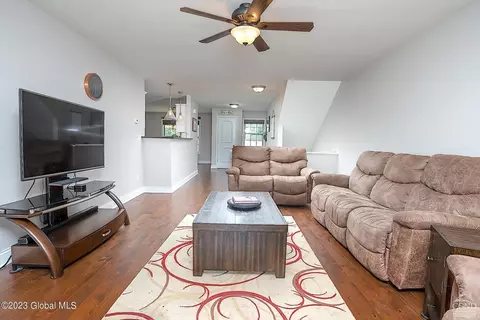 40 Kendall Dr, Bethlehem, NY 12054 photo 3