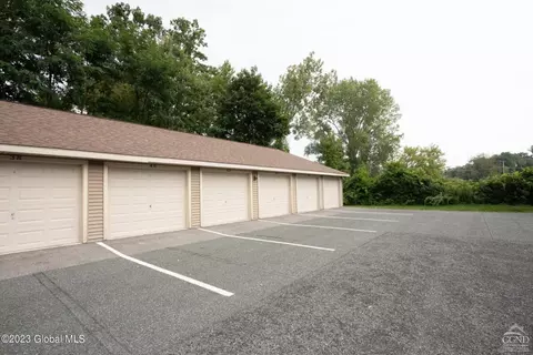 40 Kendall Dr, Bethlehem, NY 12054 photo 30