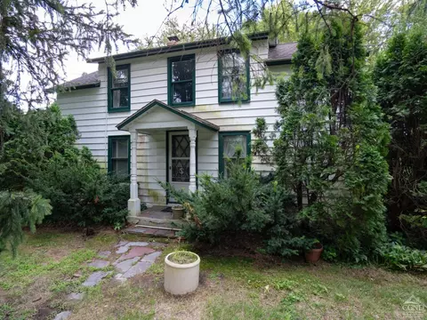27 S Maple Ln, Valatie, NY 12184