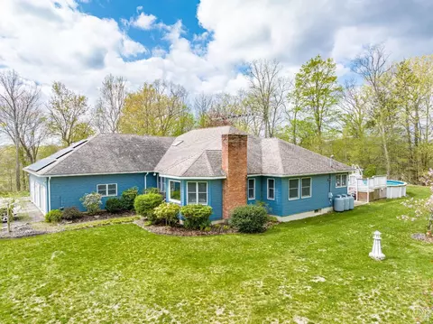 25 Wards Ln, Hudson, NY 12534