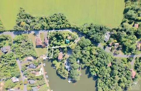 317 Sleepy Hollow Rd, Athens, NY 12015