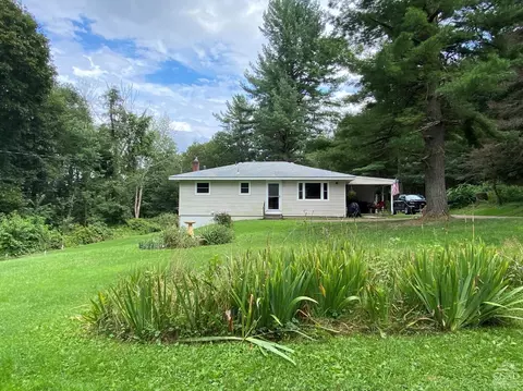 21 Madonia Rd, Hudson, NY 12534
