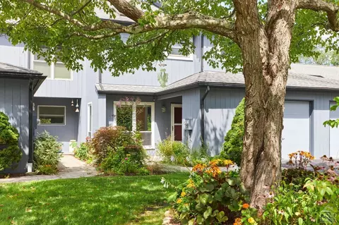 37 North Loop, Rhinebeck, NY 12572