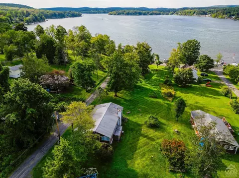 15 Roosevelt Dr, Copake, NY 12516