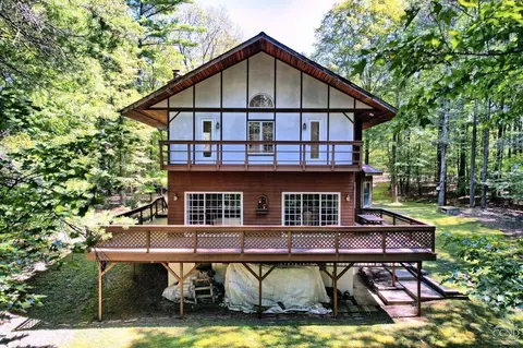 76 Mill Ln, Round Top, NY 12473