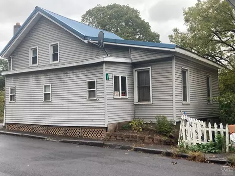 52 Broome St, Catskill, NY 12414