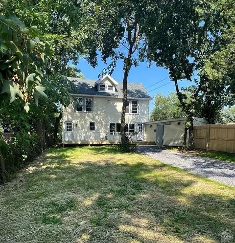 2 Spring St, Hudson, NY 12534