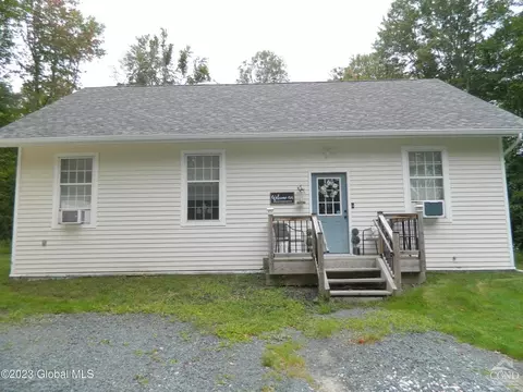 83 Knapps Rd, Stephentown, NY 12168