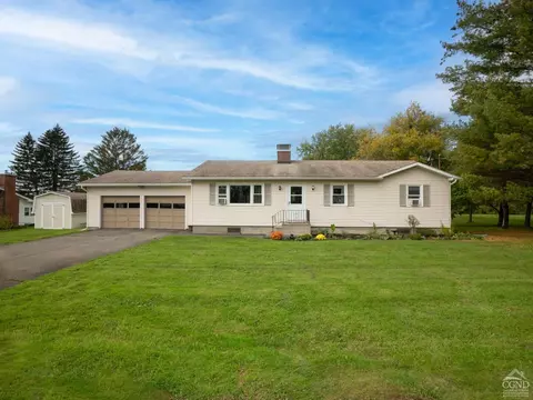 22 Pulver Rd, Hudson, NY 12534