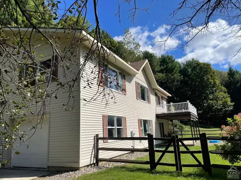 8 Bristol Rd, Canaan, NY 12029