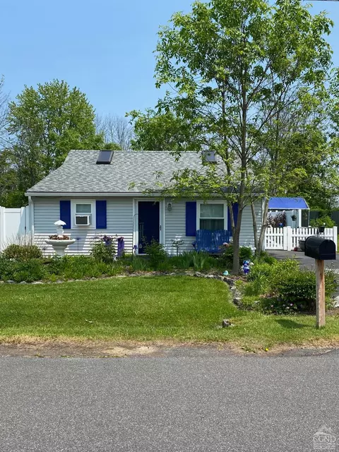 39 Lawrence Ave, Coxsackie, NY 12051