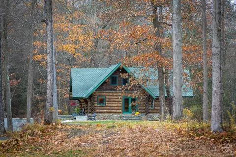203 Pond Hl, Chatham, NY 12037