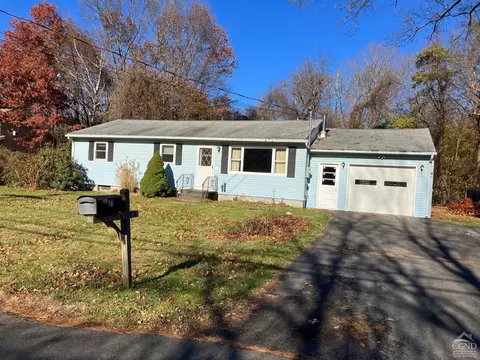 71 Kinderhook Ave, Kinderhook, NY 12106