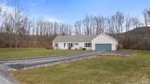 19 Reardon York, Canaan, NY 12029