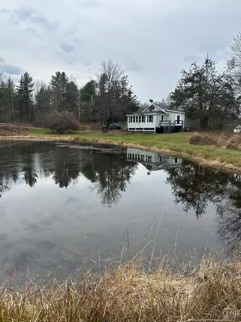 8 Schnackenberg Rd, Ghent, NY 12075