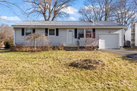 51 Terry Ln, Coxsackie, NY 12051