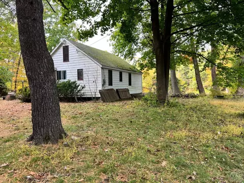 21 Lake Rd, Niverville, NY 12130