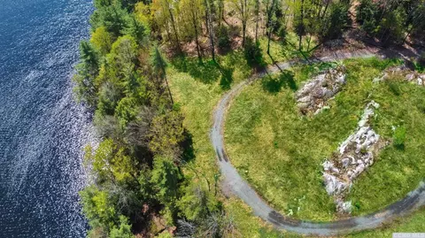 4 Bayview Rd, Mayfield, NY