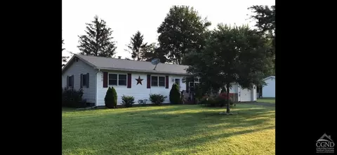 128 Cortland Dr, Valatie, NY 12184