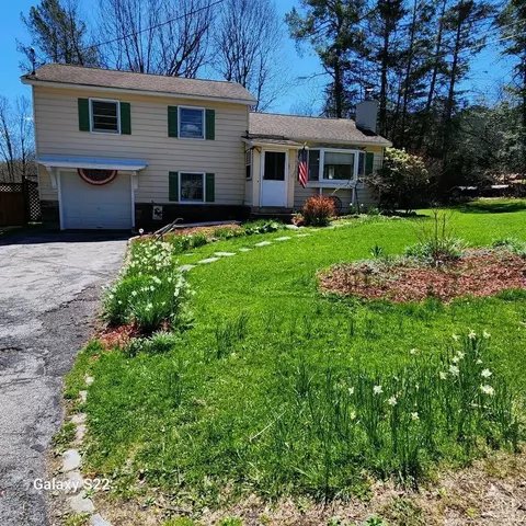 162 Horseshoe Rd, Millbrook, NY 12545