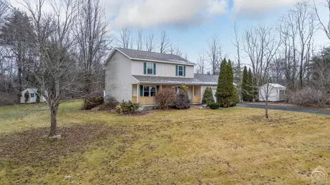 3 Birchwood Ln, West Coxsackie, NY 12192