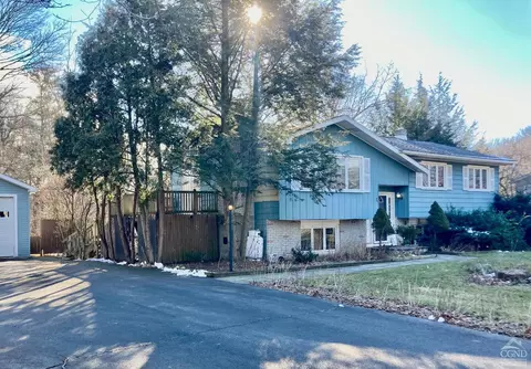 4003 Chatham St, Valatie, NY 12184