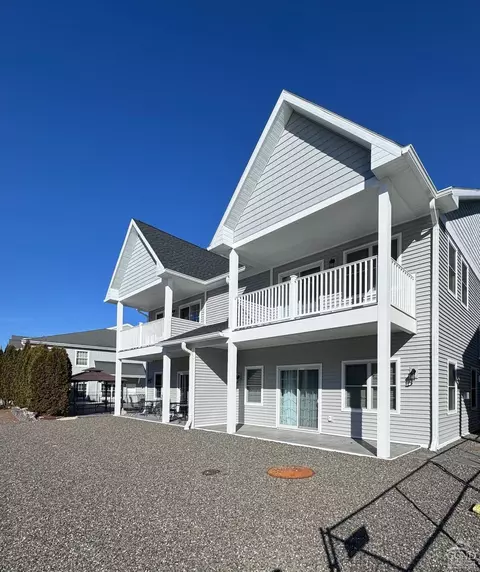 28 Marina Dr, Catskill, NY 12414