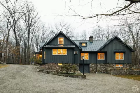 119 Russell Ave, Rhinecliff, NY 12574