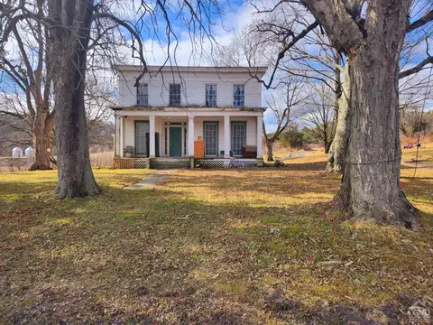 174 Vandenburgh Rd, Coxsackie, NY 12051
