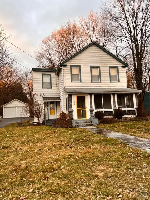 1049 Kinderhook St, Valatie, NY 12184