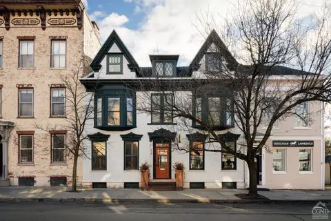 239 Warren, Hudson, NY 12534