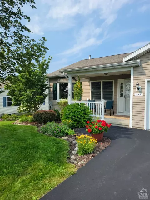 243 Skyview Dr, Greenville, NY 12083