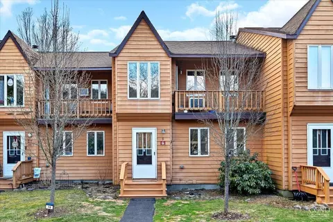 9 Glenwood Townhouse Rd, Round Top, NY 12473