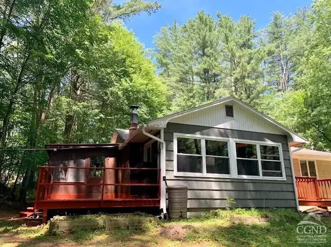 33 Dermody Ln, New Lebanon, NY 12125