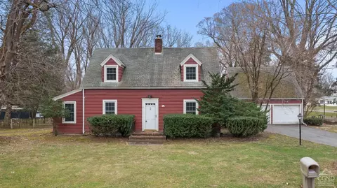 40 Old Ln, Hudson, NY 12534