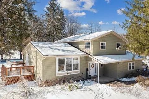 336 Grooms Rd, Halfmoon, NY 12065