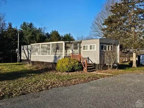 5879 Ny 9h, Hudson, NY 12534
