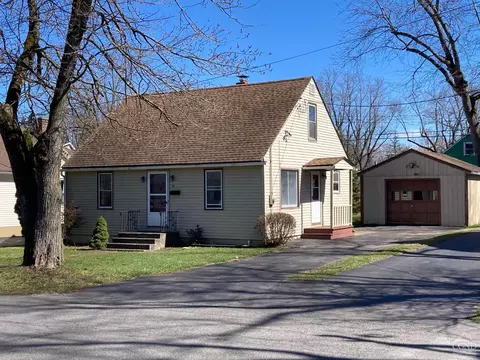 35 Milo St, Hudson, NY 12534