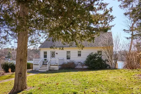 77 Shore Dr, Elizaville, NY 12523