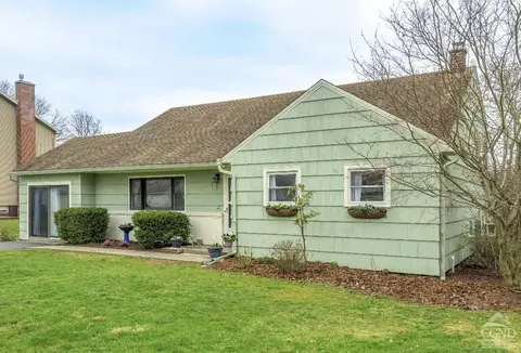 11 Ten Broeck Ave, Hudson, NY 12534