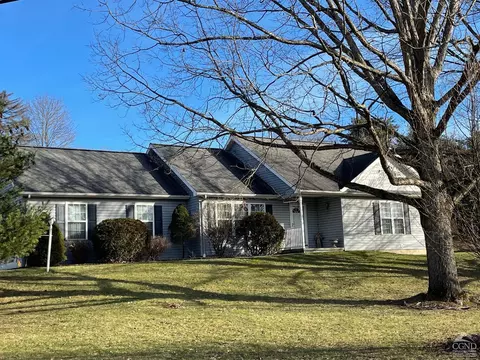 12 Wilderness Ln, Kinderhook, NY 12106