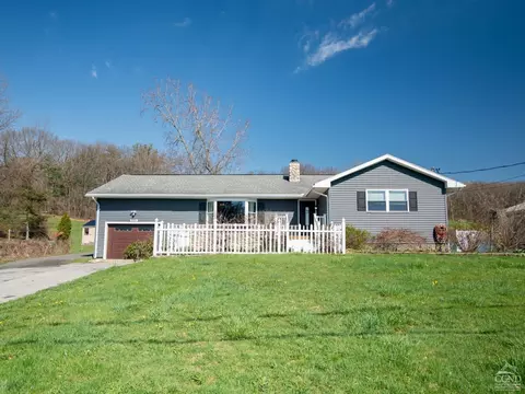 221 Schuurman Rd, Schodack, NY 12033