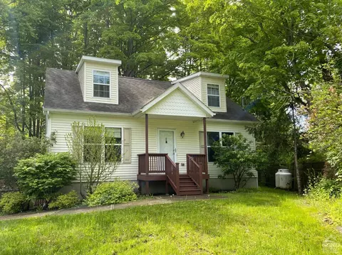 6 Hapeman Hill Rd, Red Hook, NY 12571