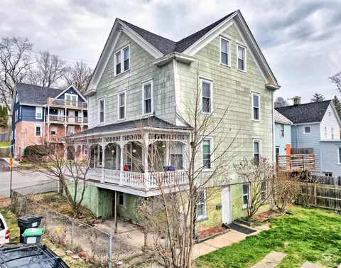 16 Henry St, Catskill, NY 12414